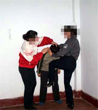 中共酷刑演示:暴打