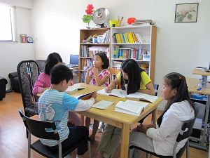 在认真学法背法的部份小弟子