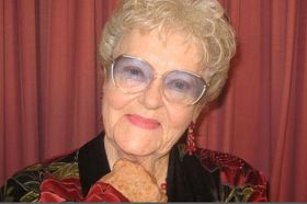 &#039乔伊&#8226;荷路比是澳洲著名的“乔伊世界”（Joy&#039s&#160;World）电视节目主持人&#039