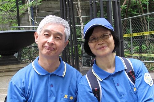 图13：来自英国的法轮功学员麦克&#8226;李和太太