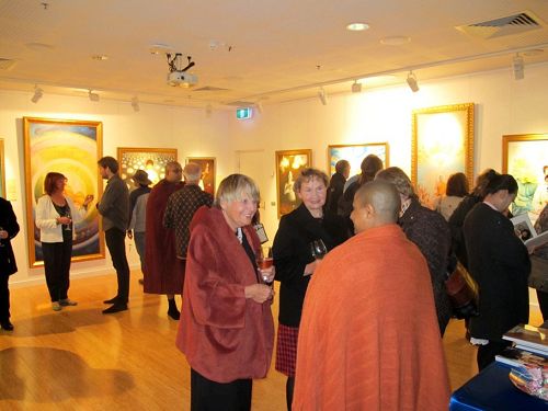 五十多位各界嘉宾参加了开幕式，并被画展的美好纯正的能量深深打动