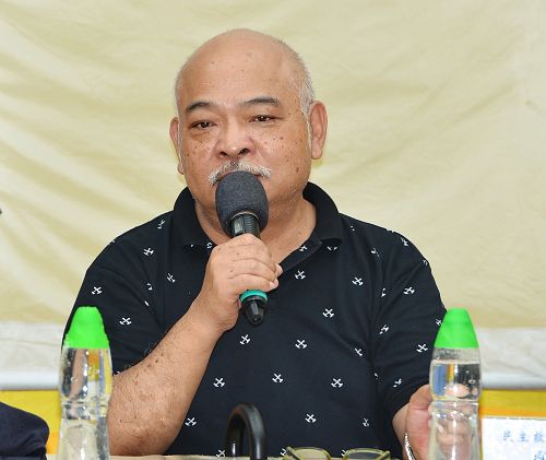 图3:香港前立法局议员曾健成在集会上发言。