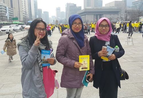 '图12:游客拍照留念。'