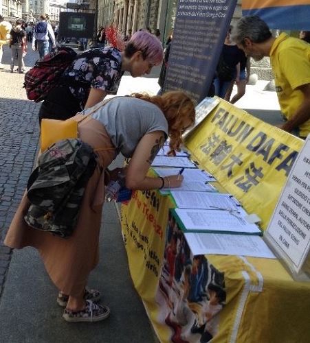 '图9~11:民众签名支持法轮功,制止中共活摘器官'