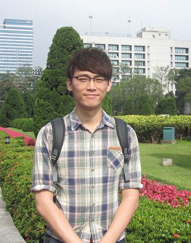 '图13:旻洲庆幸自己能做大法弟子,怀抱无限感恩。'