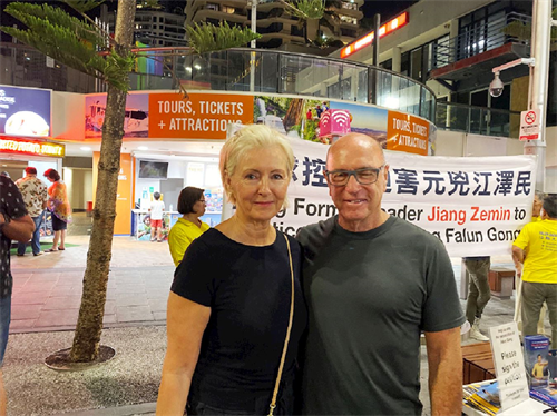 &#039图9：当地居民莱斯利和保罗。哈利（leslie