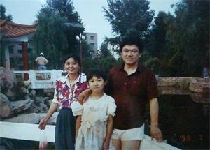 '孙玉华原本幸福的一家三口'
