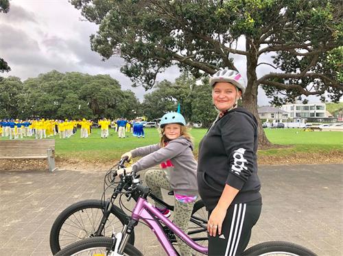 '图10：米歇尔喜爱法轮功'