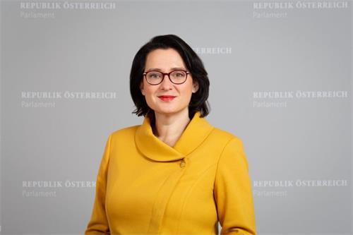 '图1：国民议会议员古德伦·库格勒博士'