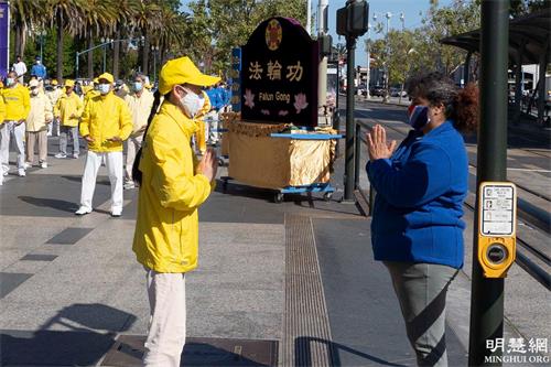&#039图26：医护人员Marta Ceron（右）在学功&#039