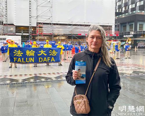 &#039图5：海妮帕·阿菲科认同真、善、忍理念。&#039