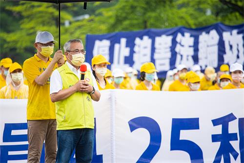 图6：新北市议员陈世荣希望法轮功学员坚持真、善、忍的精神，集结善的力量。