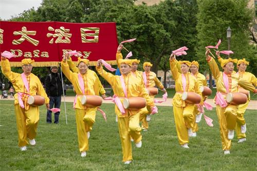 '图9：腰鼓表演'