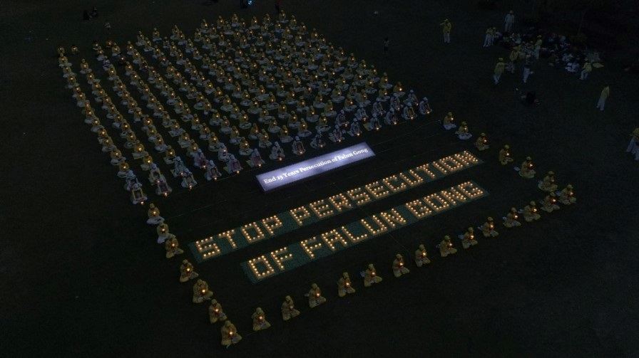 '图8~11:烛光夜悼念数千名被中共迫害致死的中国法轮功学员'