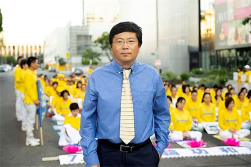 '图5：洛杉矶法轮大法修炼团体发言人吴英年教授'