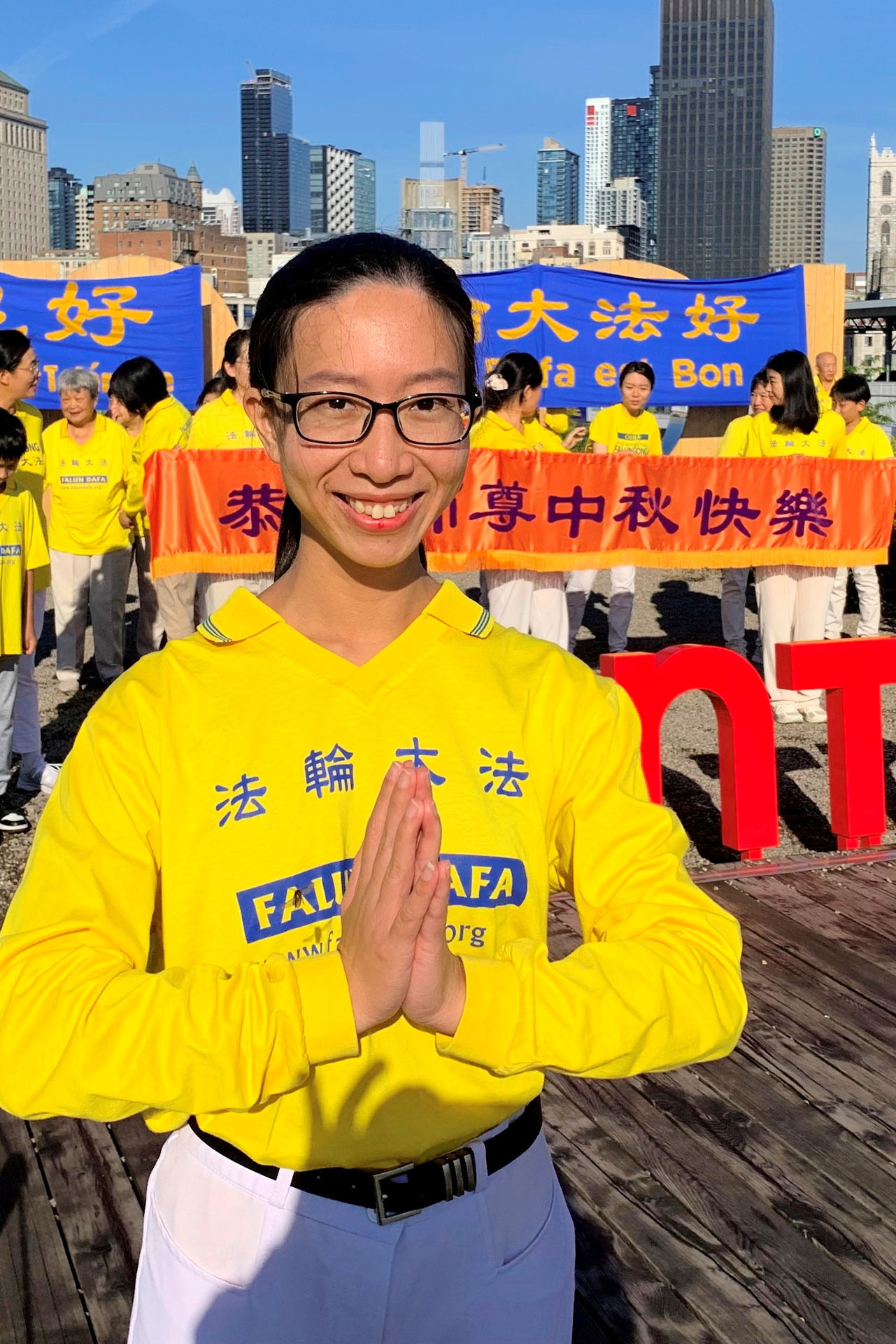 图4:蒙特利尔法轮功学员希恩(Hien)感谢李洪志师父将法轮大法传世,让她了悟人生的意义和目的。